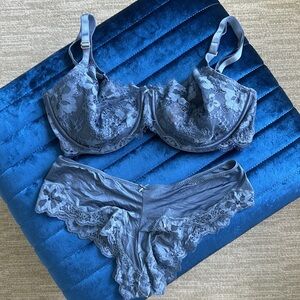 NWOT Victoria’s Secret lace blue lingerie bra & panty set (size 34DD & S)